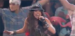 Miley-Cyrus-Party-in-the-USA-Live