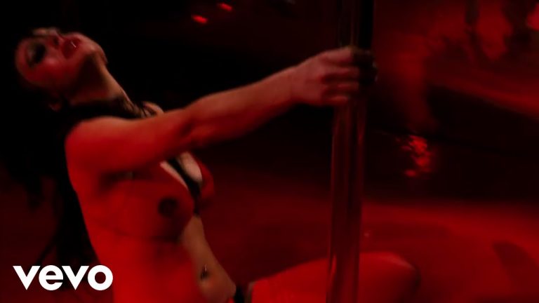 Lindsay Lohan – Bossy