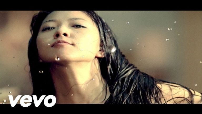 VIDEO: BoA – “Eat You Up”