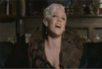 ViDEO: P!nk – “Sober”