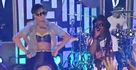 Keri Hilson & Lil Wayne performing “Turnin Me On” Live