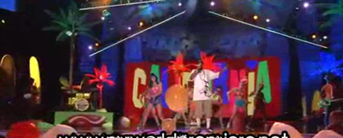Katy Perry feat. Snoop Dogg performing California Gurls Live at 2010 MTV Movie Awards