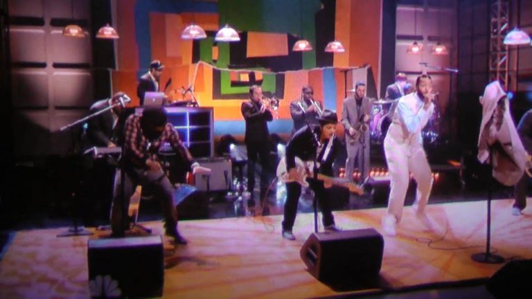 Travie McCoy feat. Bruno Mars performing ‘Billionaire’ Live on Jay Leno