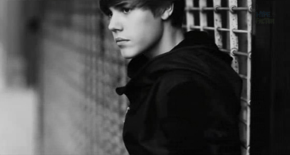 Justin Bieber – U Smile Music Video