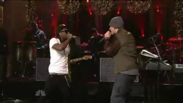 Lil’ Wayne and Eminem perform “No Love” on Saturday Night Live
