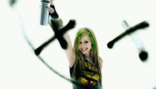 Avril Lavigne – Smile Music Video