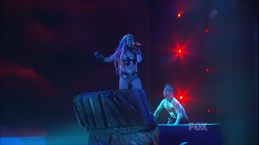 Lady Gaga performs ‘The Edge Of Glory’ Live on American Idol Finale