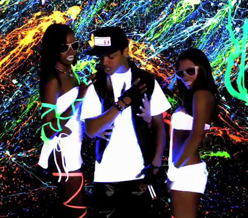 New Boyz feat. Chris Brown – Better With The Lights Off Music Video