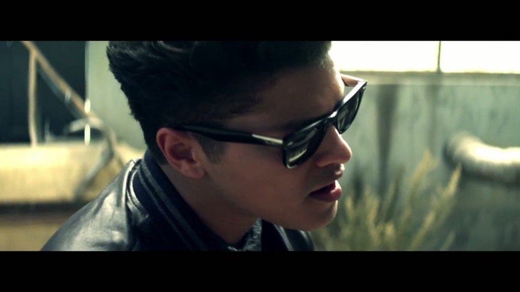 Bad Meets Evil feat. Bruno Mars Lighters Music Video Lyrics, MP3 Song