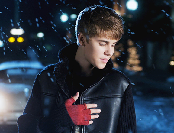 Justin Bieber – Mistletoe Music Video