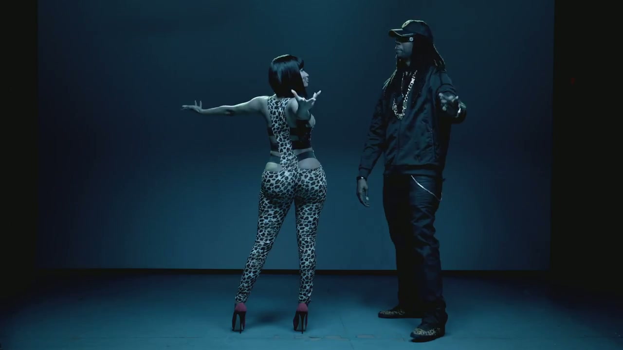 Nicki Minaj feat. 2 Chainz – Beez In The Trap Music Video