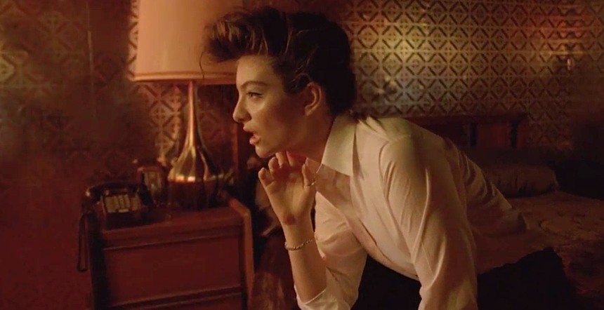 Lorde – “Yellow Flicker Beat” Music Video