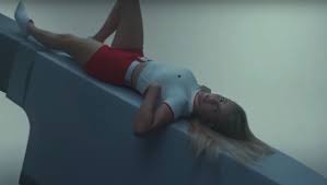 Ellie Goulding, Juice WRLD – “Hate Me”