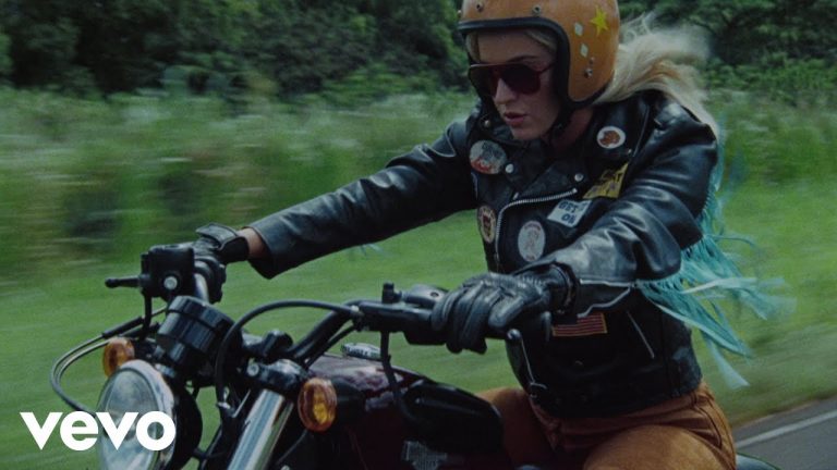 Katy Perry – “Harleys In Hawaii”