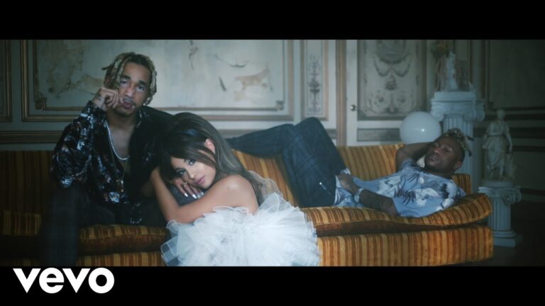Ariana Grande, Social House – “boyfriend”