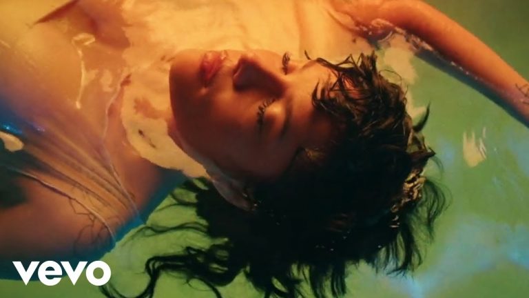 Halsey – “Graveyard”