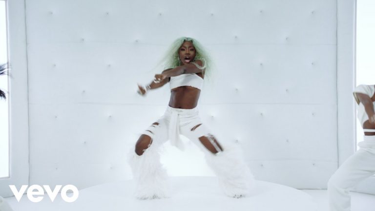 “HOT HOT” Bree Runway