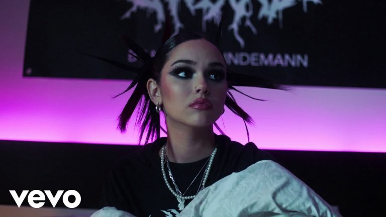 “Knife Under My Pillow” Maggie Lindemann