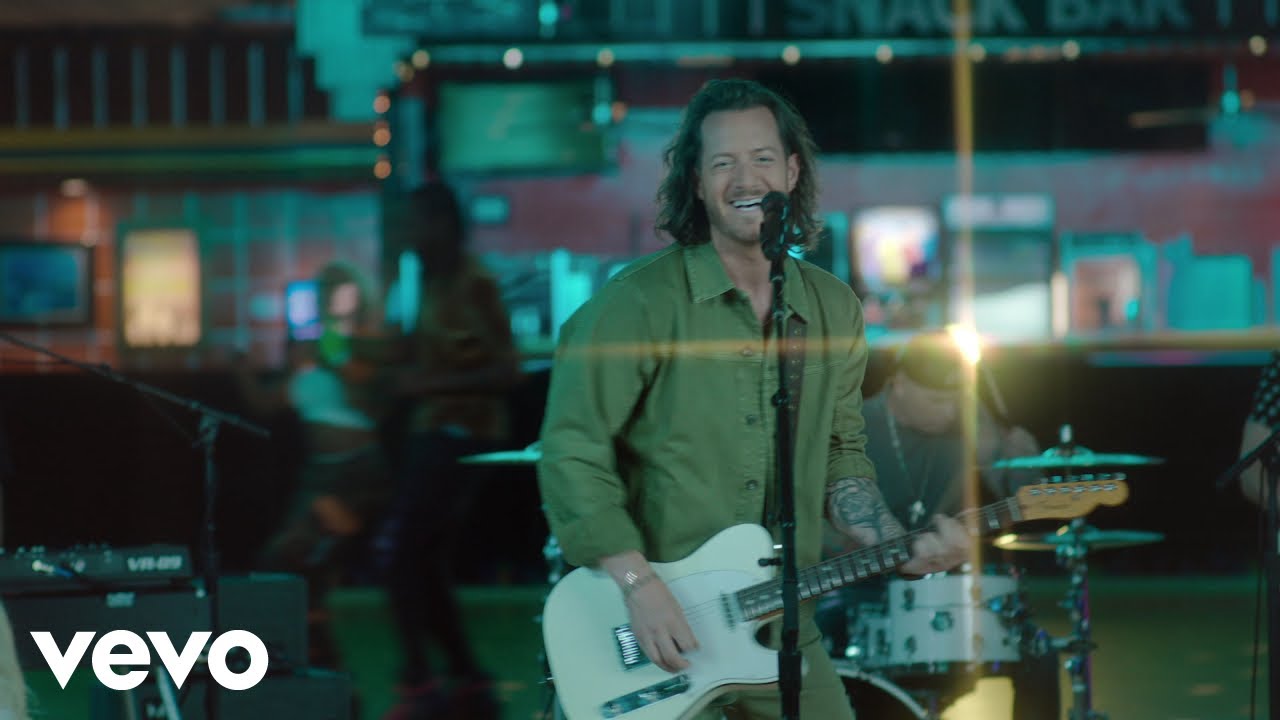 “Baby Gets Her Lovin'” Tyler Hubbard