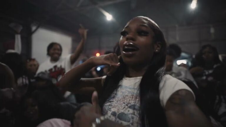 Pluto – Pull Yo Skirt Up
