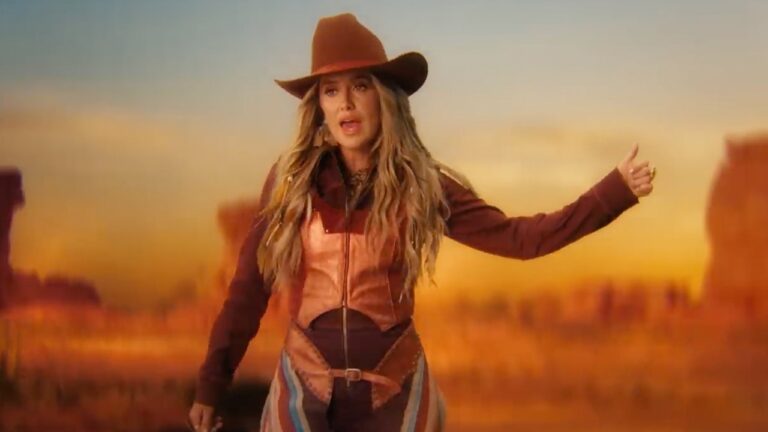 Lainey Wilson – “Somewhere Over Laredo”