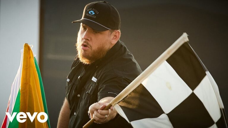 Luke Combs – Back in the Saddle