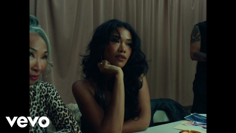Amber Mark – Let Me Love You