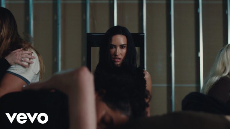 Demi Lovato – Kiss