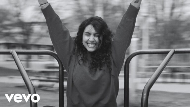 Alessia Cara – Fire