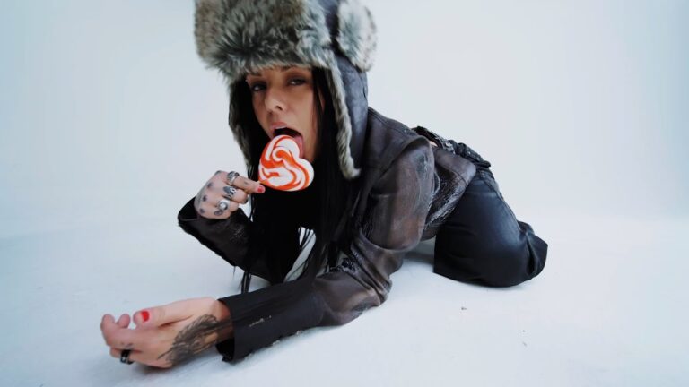 Lauren Sanderson – “Spell It Out”