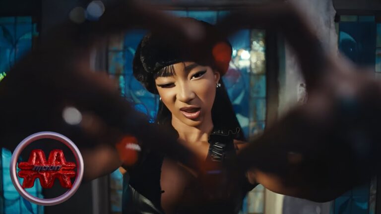 moon (문) – “Fresh Girls Stand Up”