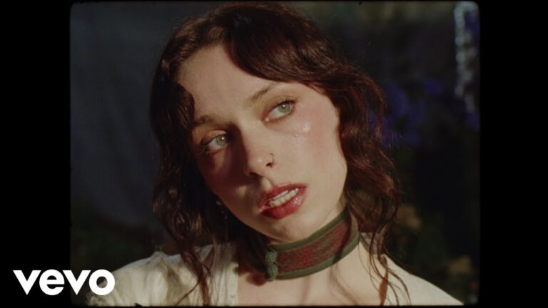 Holly Humberstone – “Cruel World”