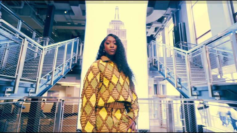 Flau’jae – WOAH