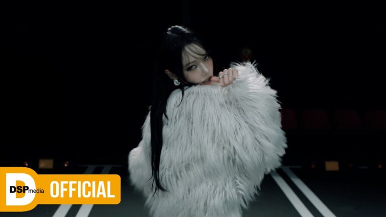 전소민 (SOMIN of KARD) – Backseat
