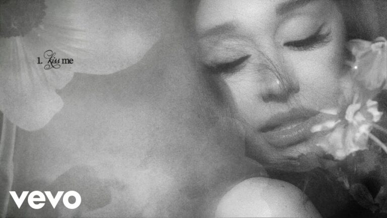 'Kiss Me' official Visualizer // Ariana Grande