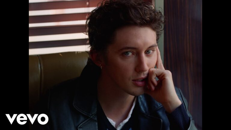 Troy Sivan – She’s The Best