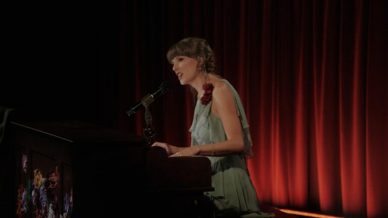 Taylor Swift Performance – The Icon Sessions at the Grammy Museum