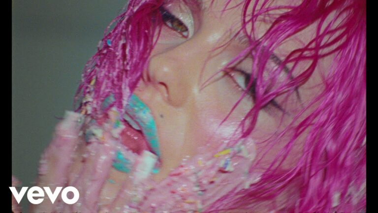 "Nicole Kidman" official Music Video // ADÉLA