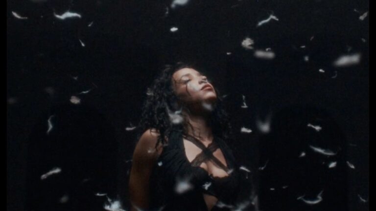 Tinashe – Pillow Fight